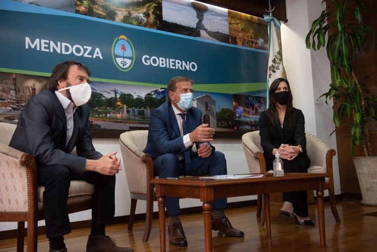 Nieri, Rodolfo Suarez y la directora Bruno en la video conferencia con el intendente Félix. Foto: Prensa Gobierno de Mendoza