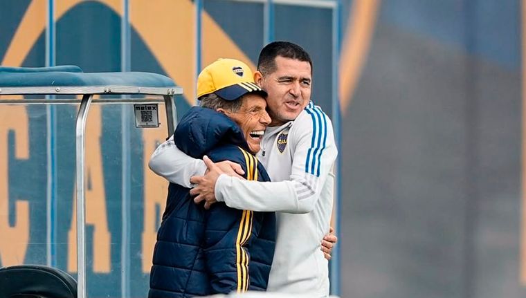 Russo y Riquelme se mostraron muy unidos en las prácticas de Boca.