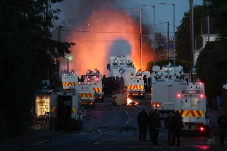 El ataque de un inmigrante sudanés a un ciudadano irlandes desató disturbios en Irlanda del Norte. El ataque de un inmigrante sudanés a un ciudadano irlandes desató disturbios en Irlanda del Norte.