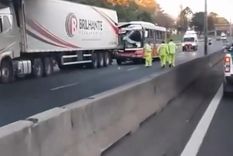Los equipos de emergencia llegaron rápidamente al lugar para asistir a los heridos Foto: captura video