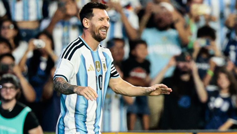 Messi le ganó ampliamente a Maradona en el histórico debate. Messi le ganó ampliamente a Maradona en el histórico debate.