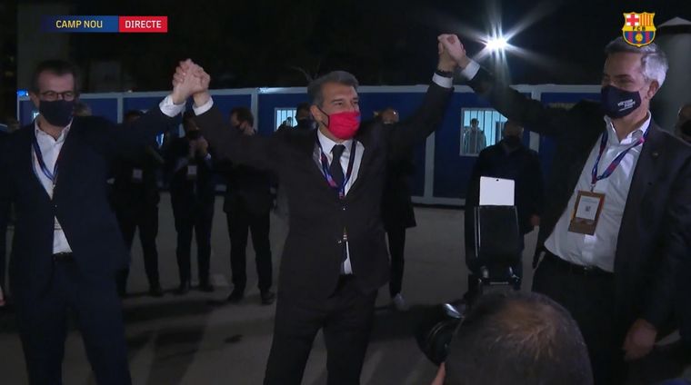 Laporta, felicitado por Font y Freixa. Foto: Barça TV