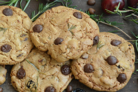 Las galletitas que no sabías que necesitabas con romero, oliva y chocolate. Foto: Esnobismo Gourmet