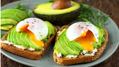 Energía pura: receta de tostada con huevo poché y palta para arrancar el día. Energía pura: receta de tostada con huevo poché y palta para arrancar el día.