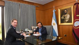 El ministro del Interior, Diego Santilli, visitó al gobernador de Salta, Gustavo Sáenz, en medio de las negociaciones por la reforma laboral. El ministro del Interior, Diego Santilli, visitó al gobernador de Salta, Gustavo Sáenz, en medio de las negociaciones por la reforma laboral.