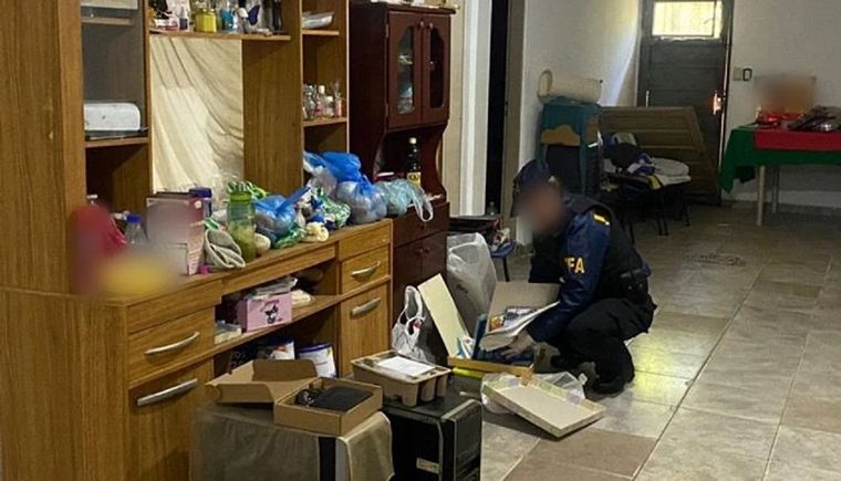 En el marco de los operativos se secuestraron notebooks, computadoras, cámaras, celulares, pendrives y otros elementos En el marco de los operativos se secuestraron notebooks, computadoras, cámaras, celulares, pendrives y otros elementos