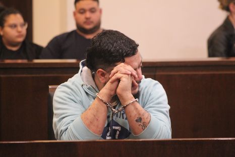 Juárez Silva se quebró luego de que volvió a estancarse el juicio por jurados en su contra. Juárez Silva se quebró luego de que volvió a estancarse el juicio por jurados en su contra.