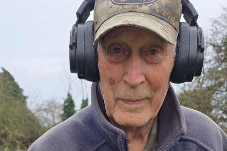 Dave Derby comenzó a usar detectores de metales en la década de 1960, después de descubrir una moneda de la época georgiana.