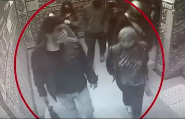Montiel y Uliarte saliendo del subte