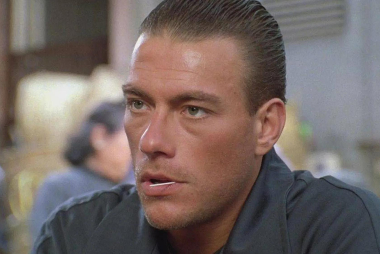 JEAN-CLAUDE VAN DAMME SE DIO UN GRAN GUSTO. EL ACTOR AMA COLECCIONAR VEHÍCULOS EXCLUSIVOS.