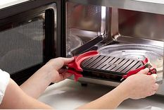 Los microondas con grill le dan un nuevo giro a la cocina cotidiana. Foto: Ubuy Vietnam