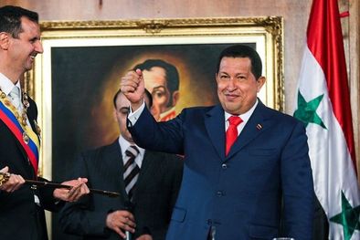 MDZol | En 2010, cuando Bashar al Asad visitó Caracas, Hugo Chávez le obsequió una réplica de la espada del Libertador Simón Bolívar. Foto: PRENSA PRESIDENCIAL DE VENEZUELA