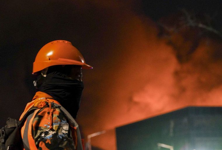 Se investigan las causas que originaron el terrible incendio en Ezeiza Se investigan las causas que originaron el terrible incendio en Ezeiza