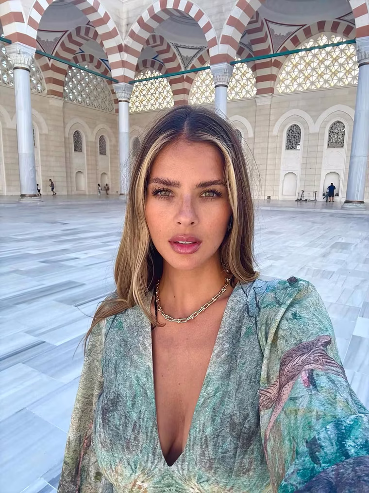El look de la China Suárez en Estambul.
