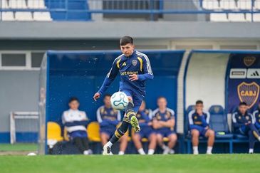 Lautaro Bianco heredó la camiseta número 10 de la Reserva de Boca Juniors cuando el Chicle Aranda subió a Primera. Lautaro Bianco heredó la camiseta número 10 de la Reserva de Boca Juniors cuando el Chicle Aranda subió a Primera.