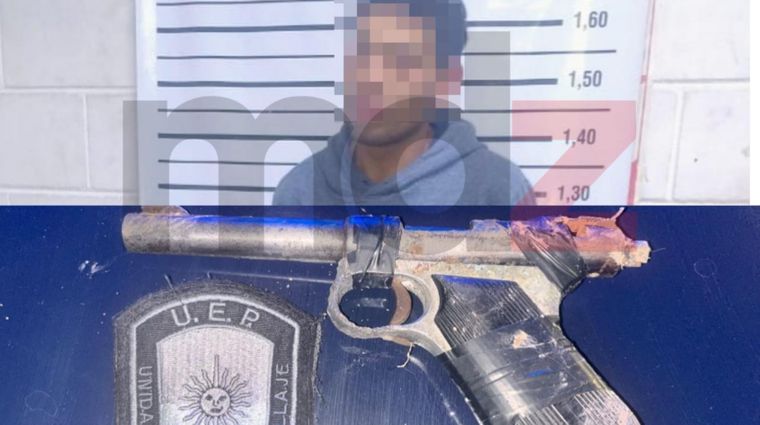 El delincuente descartó un arma apócrifa mientras era perseguido por la policía.