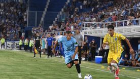 Matías Ramírez encara ante la marca de Paredes. El extremo de Godoy Cruz fue uno de los más incisivos durante el primer tiempo. Matías Ramírez encara ante la marca de Paredes. El extremo de Godoy Cruz fue uno de los más incisivos durante el primer tiempo.