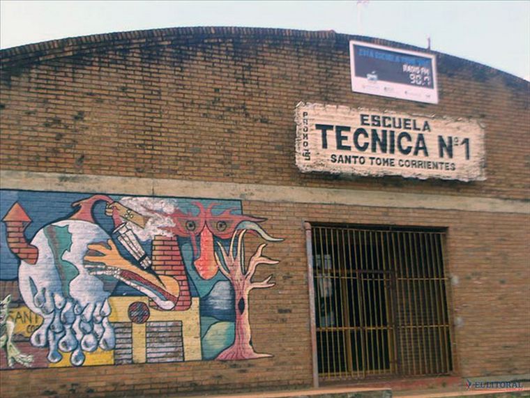 La directora de una escuela técnica de Santo Tomé, en Corrientes, denunció que detectó un chat de alumnos que planeaban un tiroteo contra los docentes.