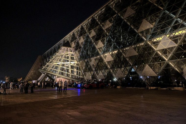 Así es por fuera el Gran Museo Egipcio.