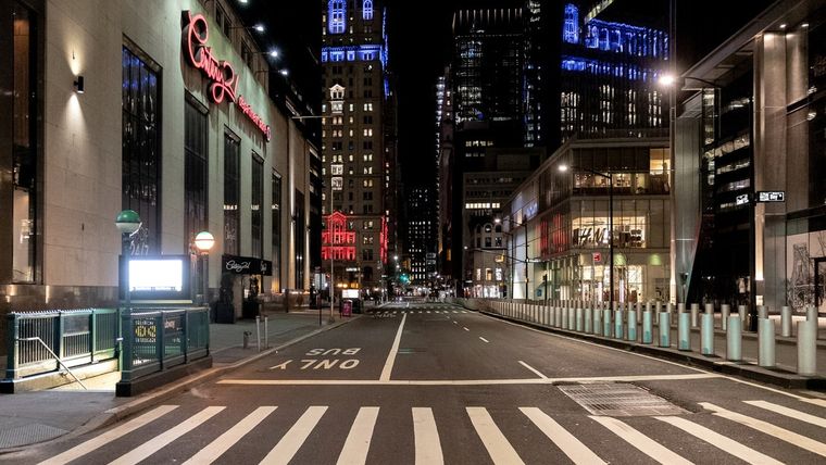 ¿Desierto? El toque de queda se adelantó tres horas.