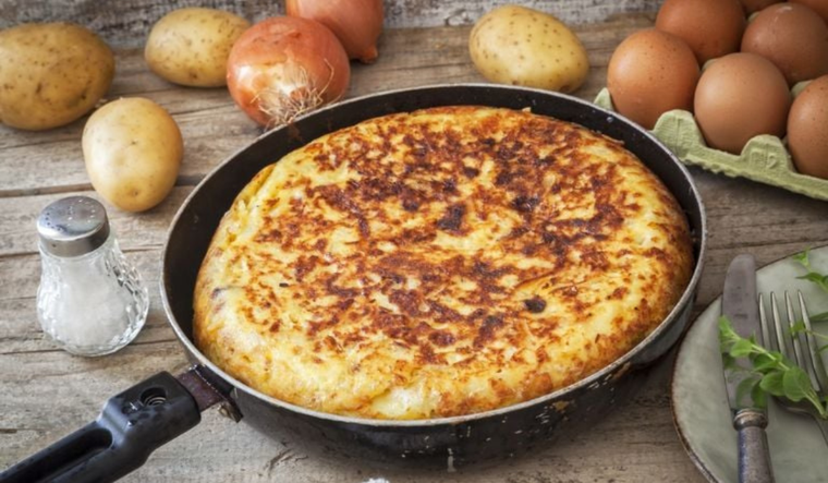 Frittata italiana con patatas y cebolla: rápida, esponjosa y sabrosa Foto: Shutterstock