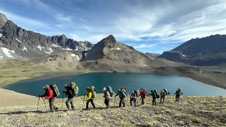 Laguna del Cajón Grande en Malargüe es parte del nuevo sendero de alta montaña que busca que caminar la Cordillera también sea una forma de conocer su historia.