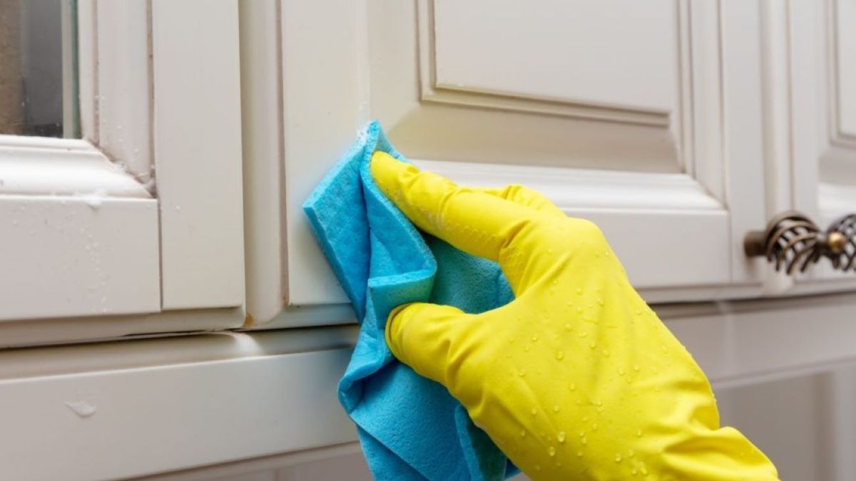 Limpieza: el trucazo casero para terminar con la grasa de los muebles de cocina