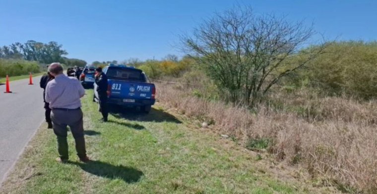 Luego de rastrear su moto, descubrieron el cuerpo del hombre calcinado al costado de la ruta.