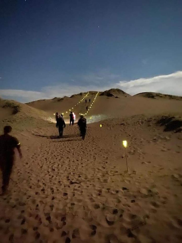 Caminata por el desierto de Lavalle en los Altos Limpios. 