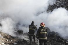 Incendio detrás del cerro El Llorón Foto: Rodrigo DAngelo / MDZ