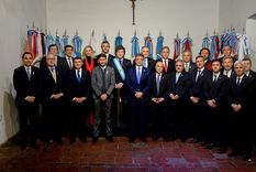 Finalmente el presidente Javier Milei no viajó a Tucumán, donde esperaba encabezar el acto por la vigilia del 9 de julio junto a los gobernadores, que habían anticipado que no asistirían. Finalmente el presidente Javier Milei no viajó a Tucumán, donde esperaba encabezar el acto por la vigilia del 9 de julio junto a los gobernadores, que habían anticipado que no asistirían.