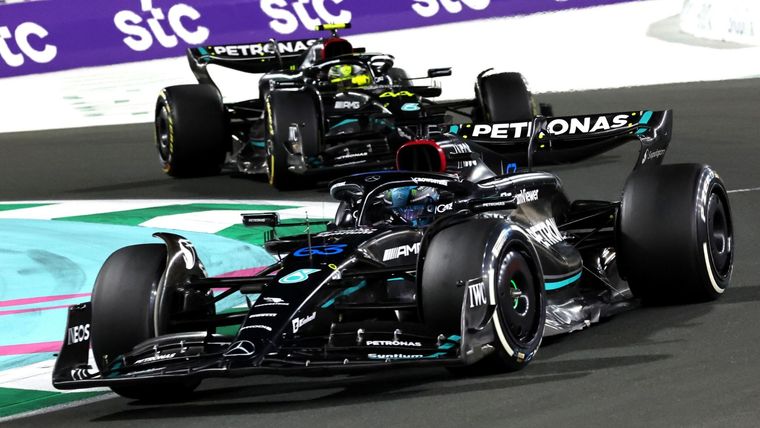 Mercedes se reunió con Nyck De Vries, quien perdió su lugar en Alpha Tauri. Foto: Instagram @MercedesAMGF1