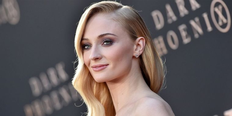 Sophie Turner prefiere el lado rockero de la moda y así lo logra Foto: Elle