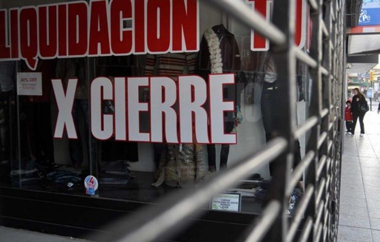 La crisis en el comercio local no mengua.