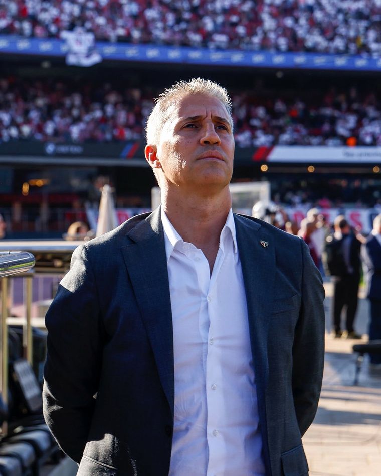 Hernán Crespo acaba de ser despedido de San Pablo y tiempo atrás confesó que de chico era hincha de San Lorenzo. Hernán Crespo acaba de ser despedido de San Pablo y tiempo atrás confesó que de chico era hincha de San Lorenzo.