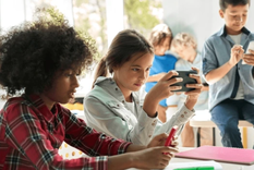 La medida implementada por Australia abrió el debate sobre el uso del celular en niños, niñas y adolescentes. La medida implementada por Australia abrió el debate sobre el uso del celular en niños, niñas y adolescentes.