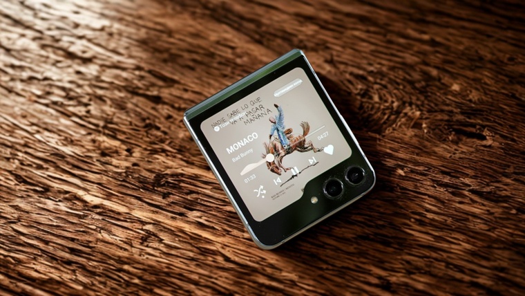 Probé durante un año el Samsung Galaxy Z Flip5: pantalla más útil, cámaras prácticas y un diseño que sigue siendo atractivo. &nbsp;