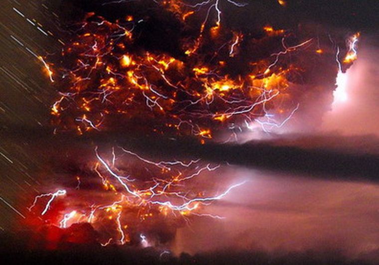 Esta imagen muestra la fuerza de la erupción. Foto: efe