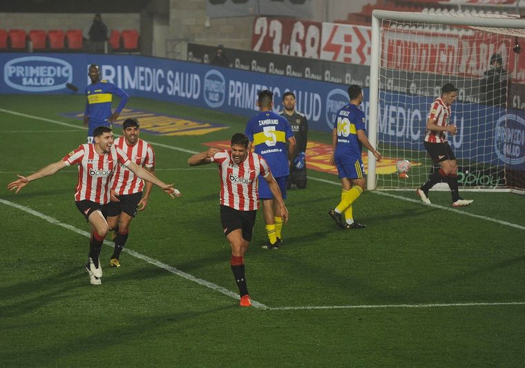 Estudiantes le pegó un duro cachetazo a Boca. Foto: Télam