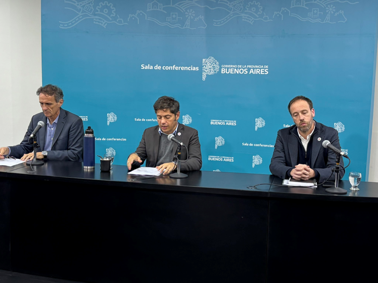 Axel Kicillof cruzó a Javier Milei por la crisis nacional en obra pública.