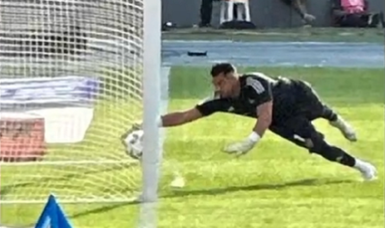 El arquero evitó el gol del Millonario. Foto: Captura video