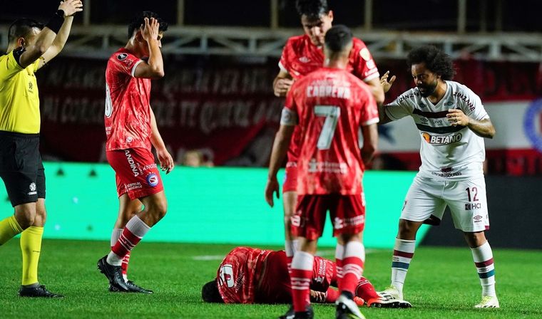 La patada involuntaria de Marcelo que terminó lesionando al mendocino ex Lepra Foto: Archivo Copa Libertadores