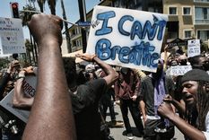 Protesta en Santa Mónica (California, EE.UU.) por la muerte de George Floyd, 31 de mayo de 2020.