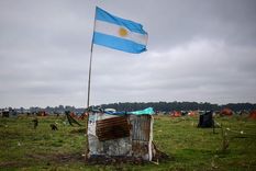 Unas 3.000 personas ocuparon un terreno en Guernica, a unos 30 kilómetros de la capital argentina, en medio de la cuarentena por el coronavirus. Foto: Getty Images