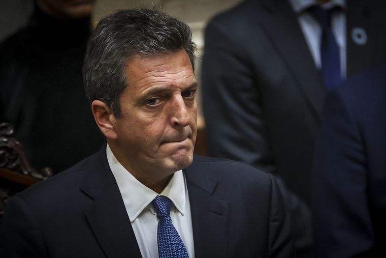 Sergio Massa se propuso atender la gran deuda en pesos que vencía en septiembre de 2022 y conseguir dólares para las reservas, a través de la liquidación del campo. Foto: EFE