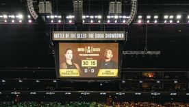 Aryna Sabalenka enfrentó a Nick Kyrgios en una exhibición que volvió a poner sobre la mesa el debate entre el tenis masculino y femenino.