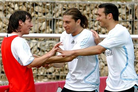 Messi junto a Scaloni en el Mundial 2006: salió a la luz una vieja entrevista del DT hablando sobre Leo en aquel entonces. Messi junto a Scaloni en el Mundial 2006: salió a la luz una vieja entrevista del DT hablando sobre Leo en aquel entonces.