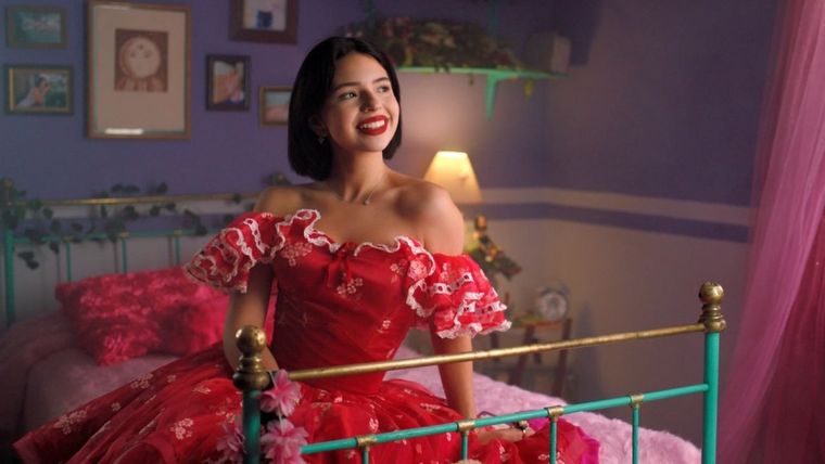 Ángela Aguilar no le teme a innovar con sus looks. Foto: El Heraldo de México - heraldodemexico.com.mx/espectaculos