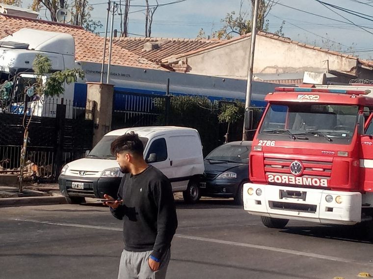 El camión quedó incrustado en una vivienda de San José