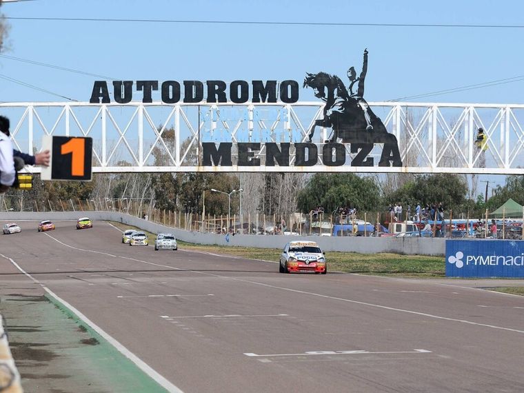 El autódromo Ciudad de San Martín de Mendoza sueña con volver a tener al Turismo Carretera. El autódromo Ciudad de San Martín de Mendoza sueña con volver a tener al Turismo Carretera.